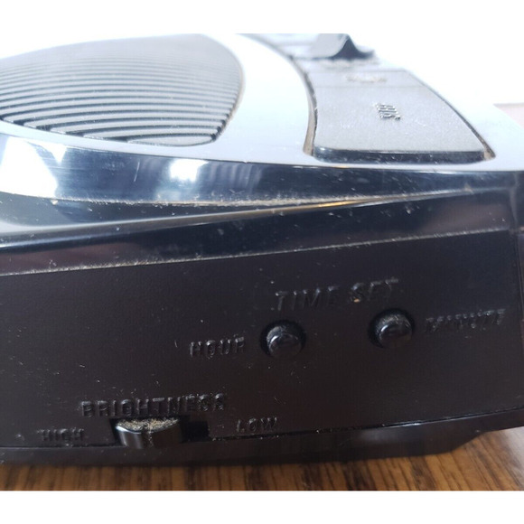 GE Vintage Clock Radio Black Model No 7-4615A AM FM Radio Tested Working - Picture 4 of 13